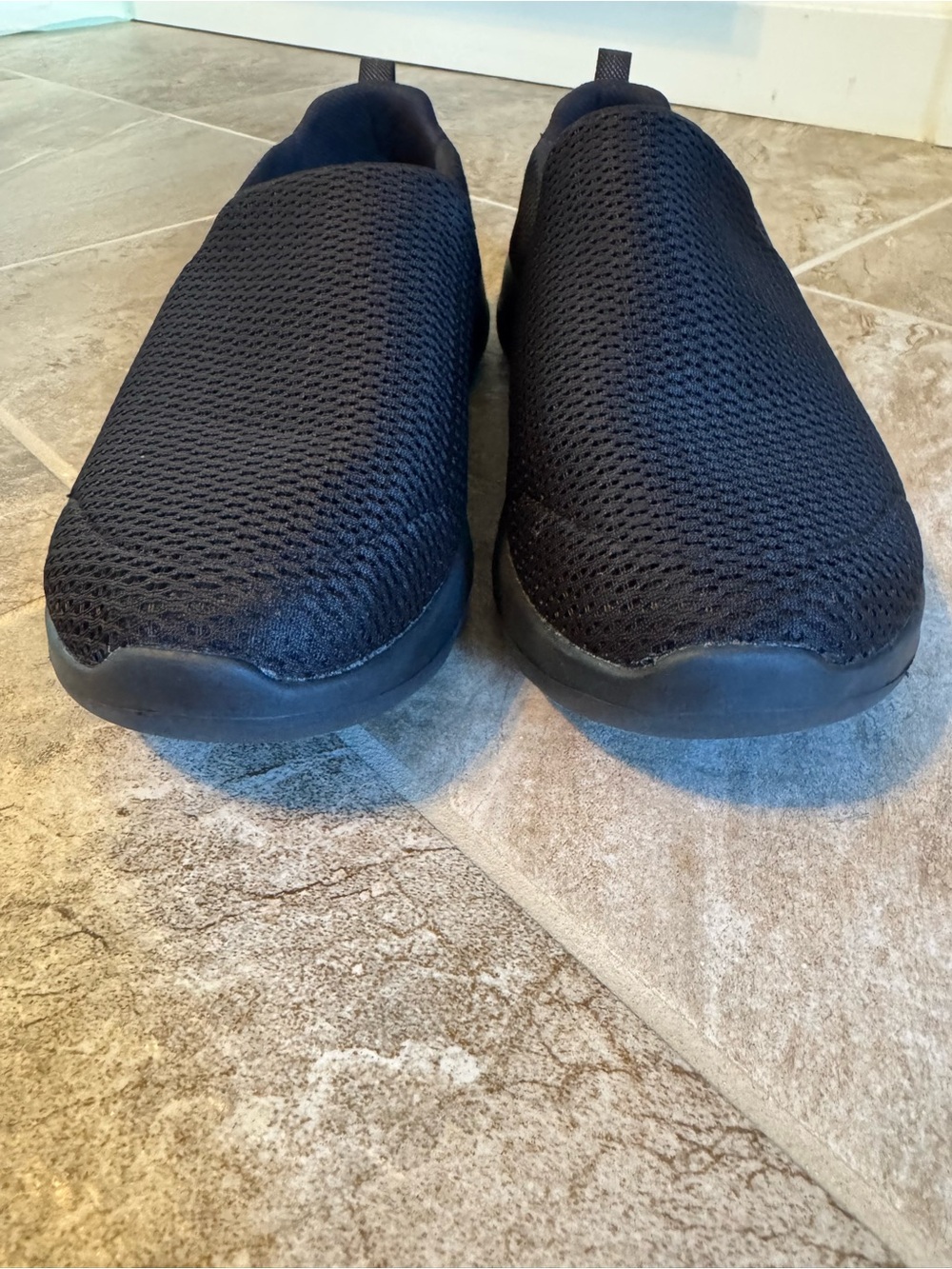 Skechers All-Black Slip-On Mesh Comfort Shoe Size 8 - Picture 3 of 6